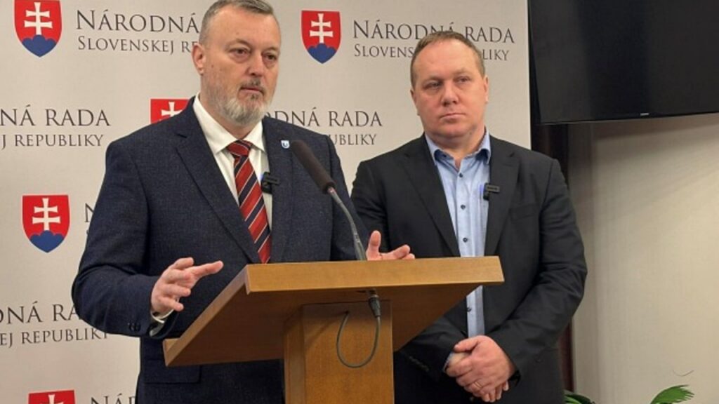 Vládna koalícia zase vezme rodinám s deťmi peniaze, ale svojim oligarchom ich necháva