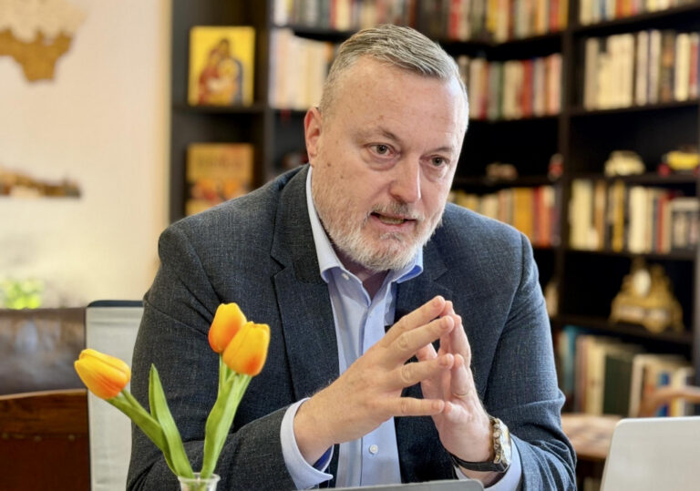 Vyzývame premiéra Fica, aby zavetoval návrh Európskej komisie na zrušenie slovenského práva veta v zahraničnej politike